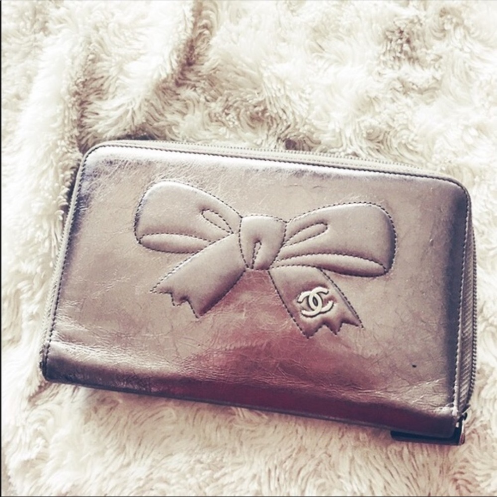 AUTHENTIC Chanel wallet/ clutch